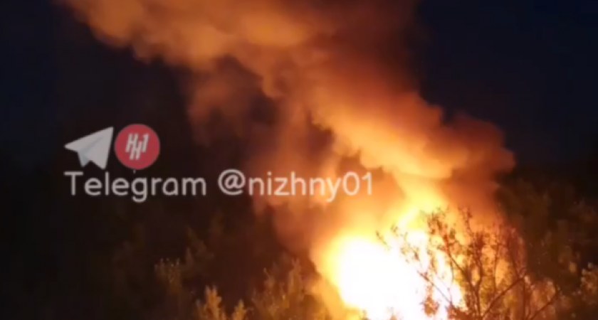 Ночной пожар в Сормово разбудил жильцов соседнего дома