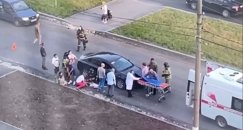 Трое детей из Бучи моют машины и собирают средства на ВСУ