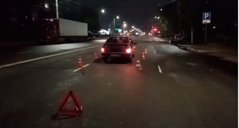 Неизвестного мужчину сбили на ночной дороге в Дзержинске