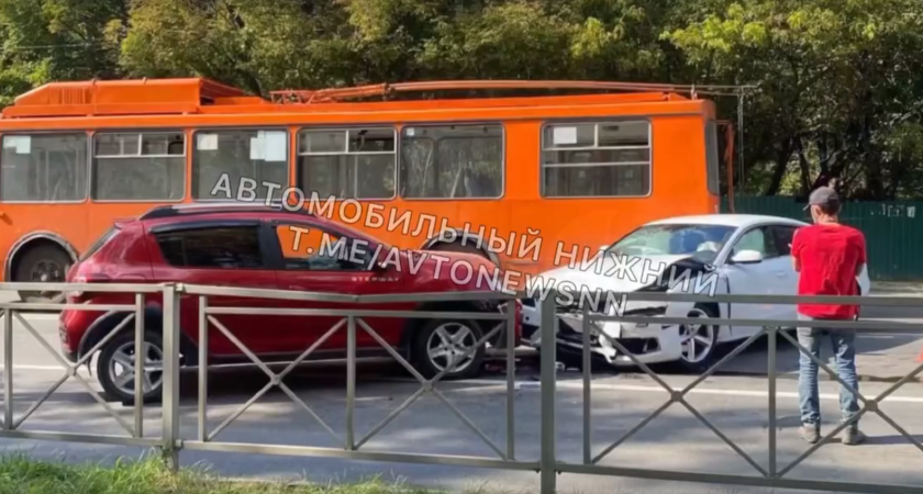 ДТП с троллейбусом перекрыло дорогу в Автозаводском районе