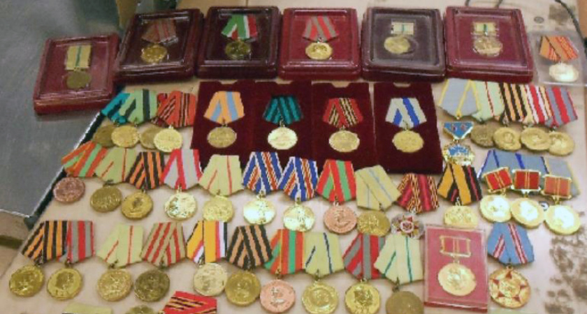 Иностранный студент нижегородского вуза пытался отправить советские медали и ордена в Китай