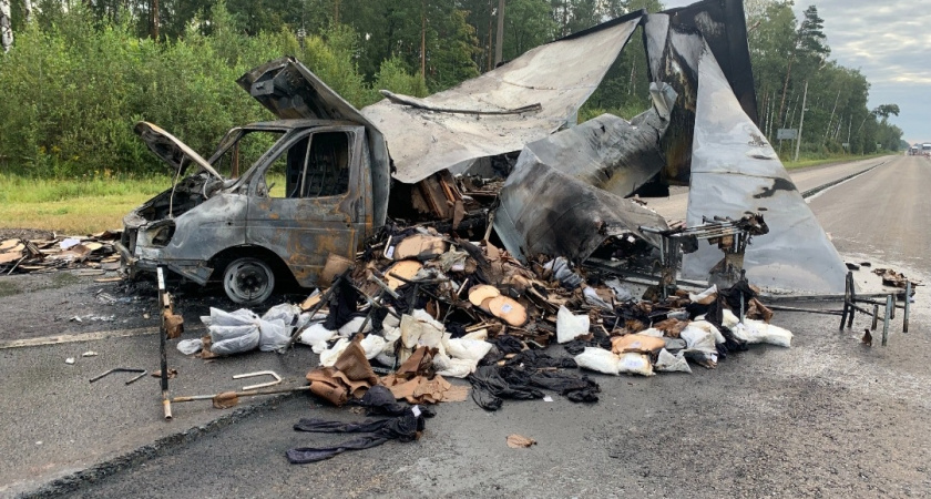 "ГАЗель" с грузом сгорела дотла под Володарском