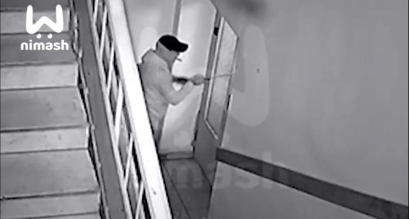 Шестеро "друзей Оушена" нагрянули в офис и стали наполнять рюкзаки деньгами