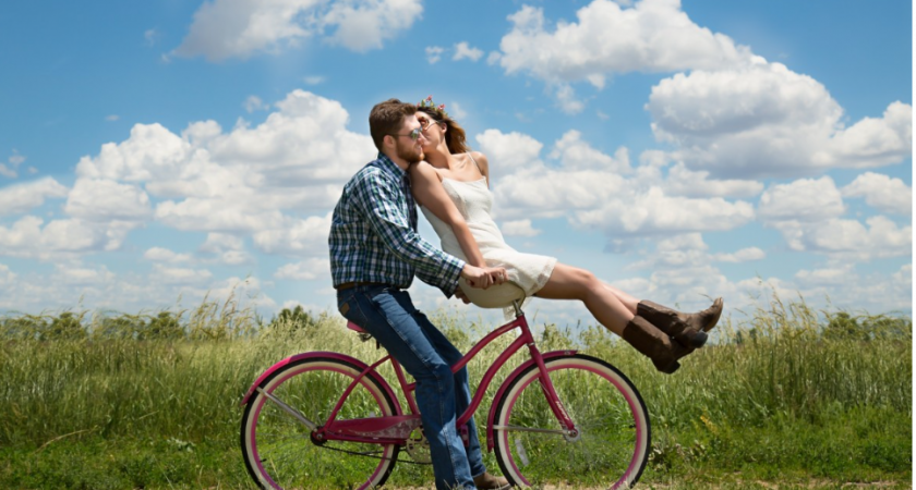 Суперлуние перевернет жизнь этих знаков: наступает чистейшая полоса везения