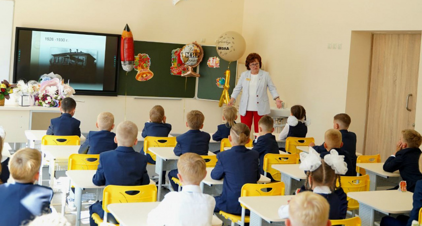 В Дзержинске открылась школа с 25-метровым бассейном и скалодромом