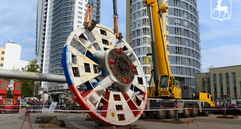 80-метровый "Владимир" начнет работать на стройплощадке метро "Сенная"