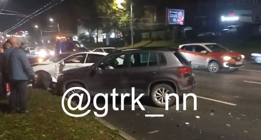 Две легковушки столкнулись на проспекте Гагарина в Нижнем Новгороде: есть пострадавшие
