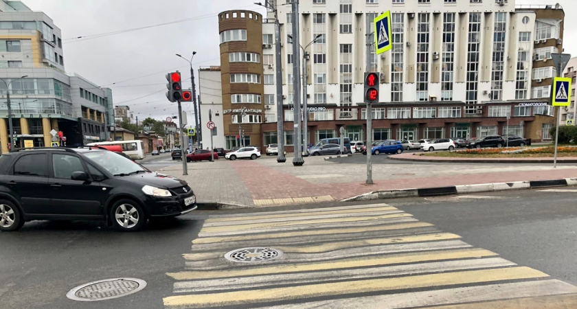 Промчал на красный: эксперт рассказал про штраф и как обжаловать