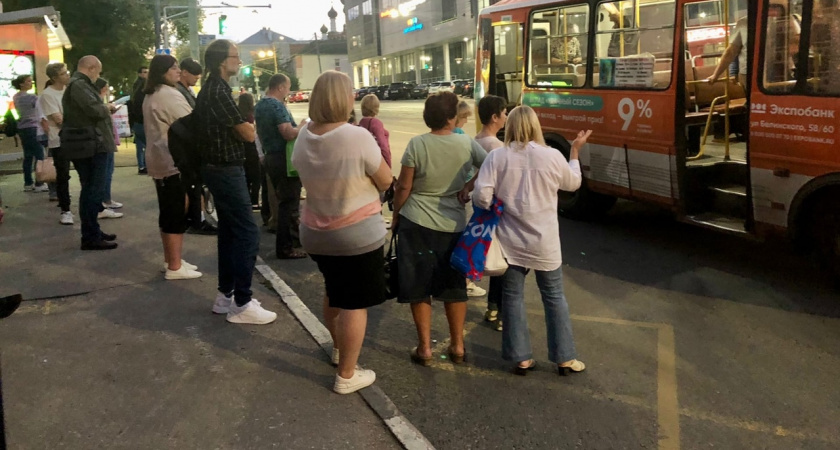 Водителей маршруток в Нижнем Новгороде лишили премий из-за пропуска остановок 