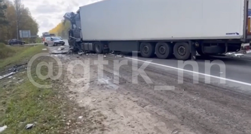 Фото к статье: В Арзамасском районе образовалась пробка из-за массового ДТП с грузовиками