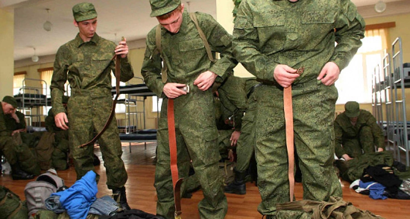 Фото к статье: Явка строго обязательна: в октябре российским мужчинам придут повестки