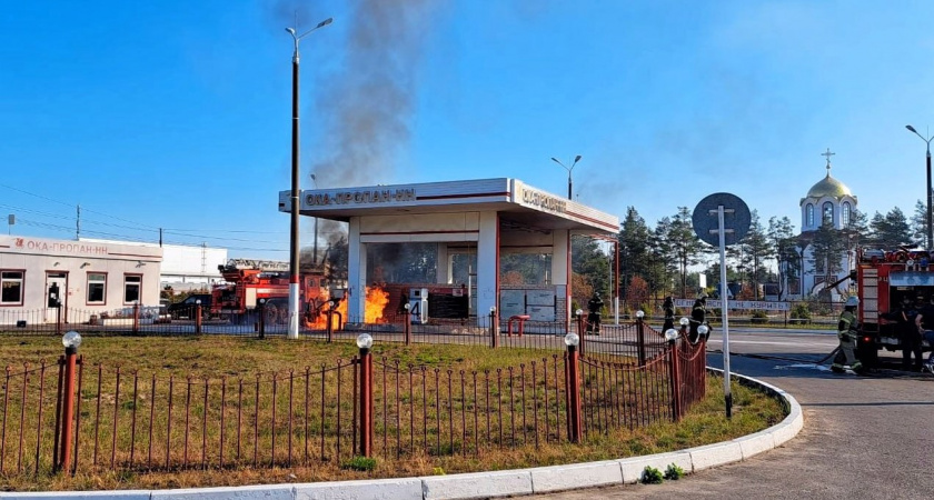 Легковушка загорелась на заправке в Дзержинске