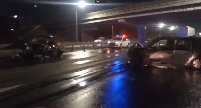 Четыре человека пострадали от ночного ДТП в Нижнем Новгороде