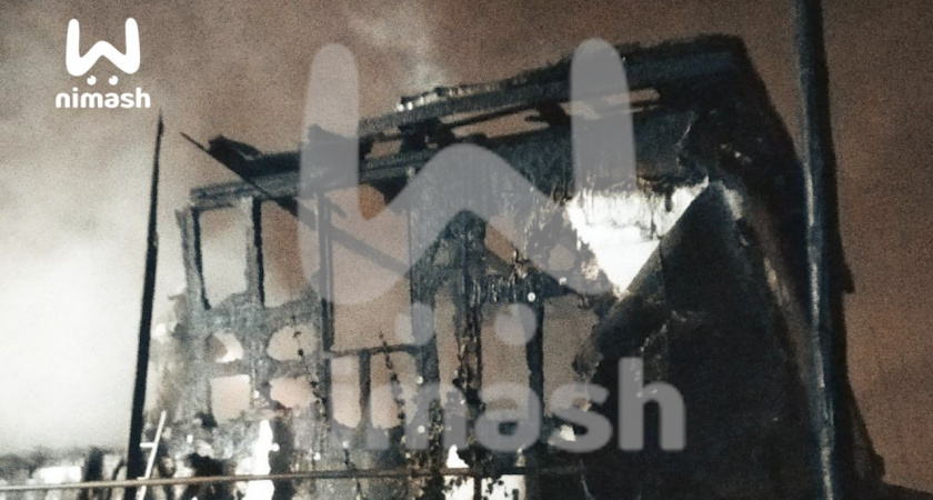 Жилой дом на 6 квартир выгорел ночью в Московском районе