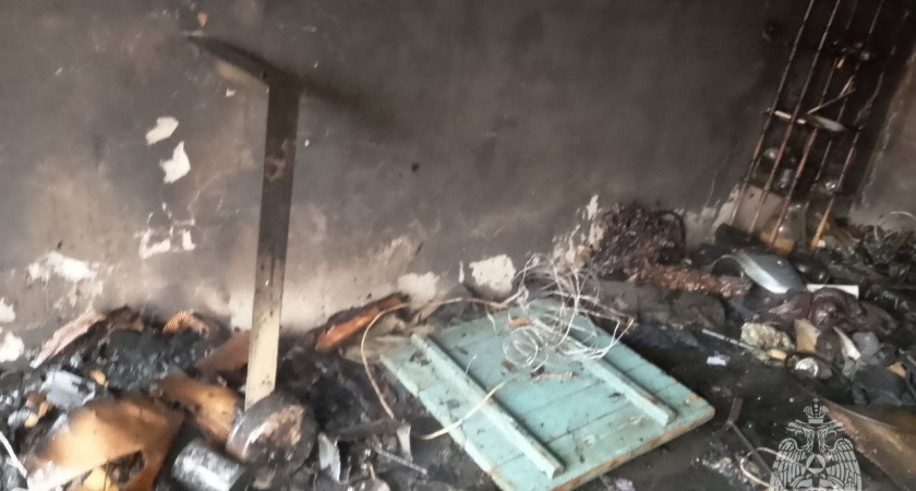 В Дзержинске посреди дня вспыхнул гаражный массив