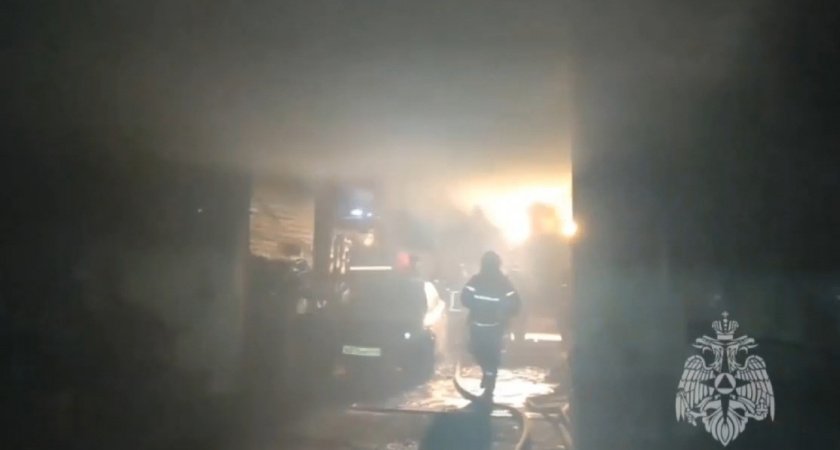 Три автомобиля сгорели в автосервисе в Дзержинске