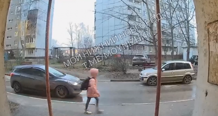 В Автозаводском районе ищут иномарку, которая преследовала маленькую девочку