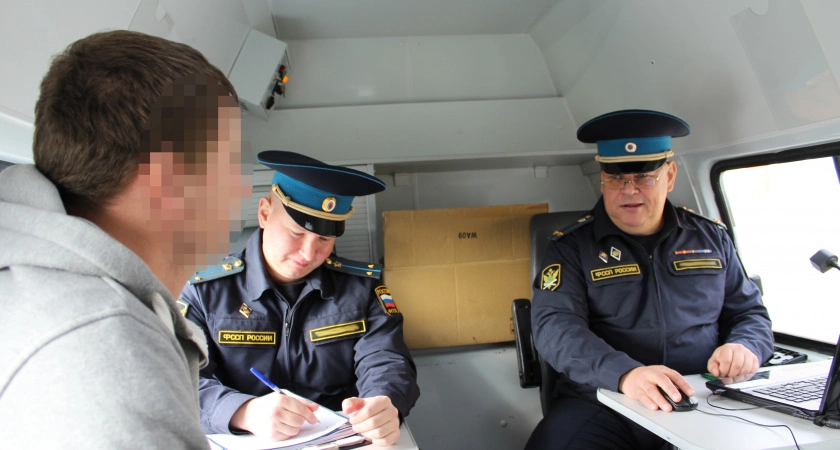 Фото к статье: Житель Краснооктябрьского района заплатил больше 70 тысяч, чтобы не остаться без прав