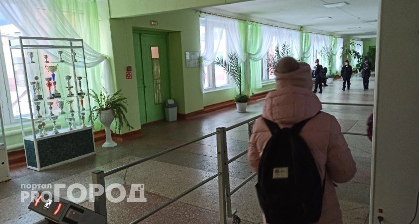 Фото к статье: Трое детей потеряли сознание на линейке в нижегородской школе