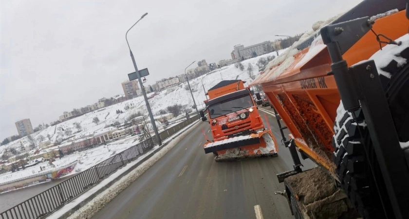 Фото к статье: Нижний Новгород завалило снегом за ночь: понадобилось более 3000 дворников