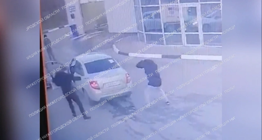 Фото к статье: Нижегородец хотел помыть машину на мойке, но попал под обстрел