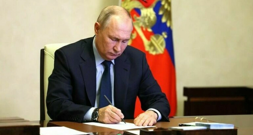 Фото к статье: Путин официально посвятил 2024 год в России семье