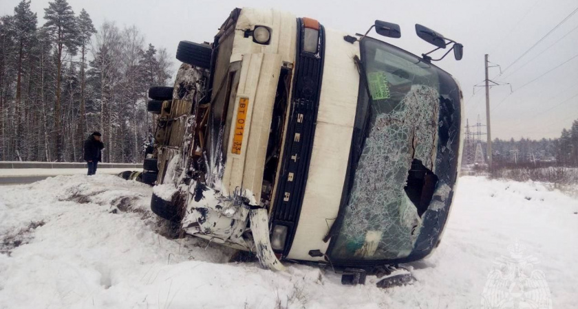 Рейсовый автобус опрокинулся под Нижним Новгородом
