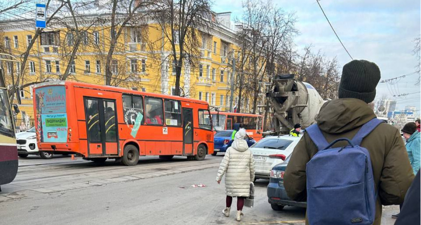 В центре Нижнего Новгорода бетономешалка сбила человека