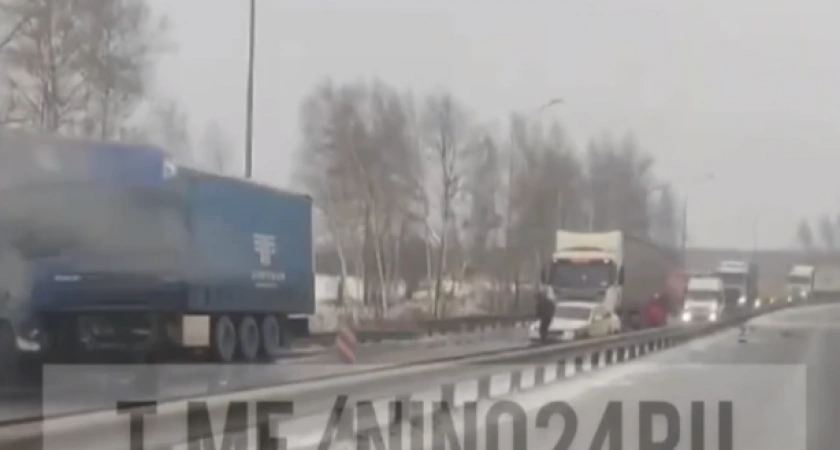 Фото к статье: На М7 в Нижегородской области образовалась пробка из-за фуры