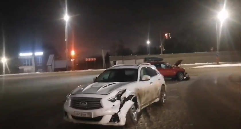 Две иномарки столкнулись накануне в Нижнем Новгороде: есть пострадавший