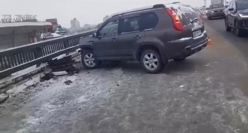 Несколько иномарок устроили ДТП на мосту в Нижнем Новгороде