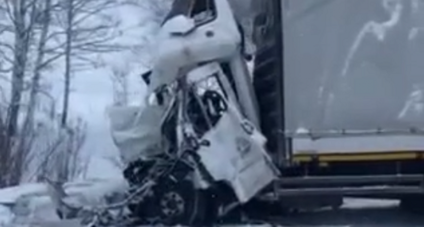 ДТП с участием трех большегрузов произошло на трассе в Лысковском районе