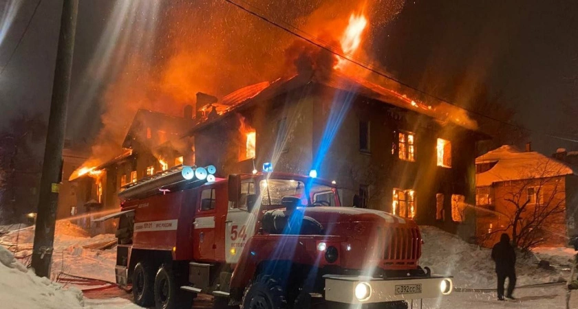 Фото к статье: Пожарные три часа тушили вспыхнувшее задание в Кстово