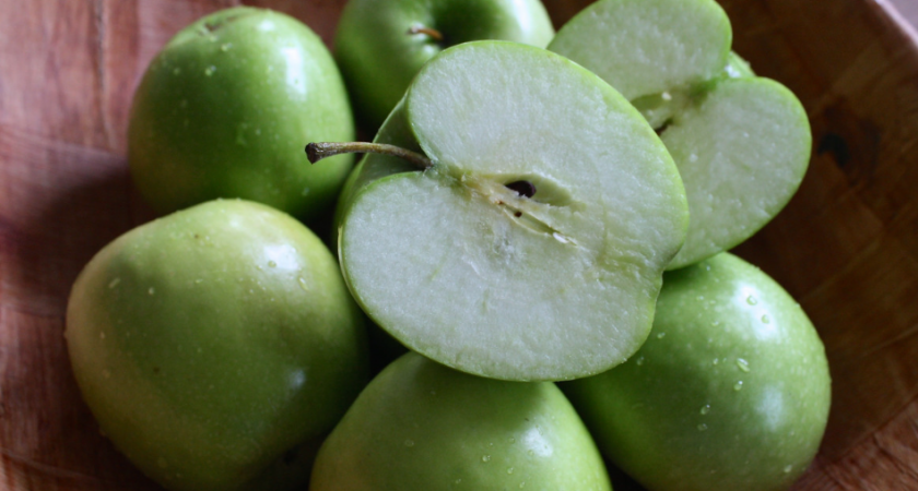 Не только молодильные яблоки: 5 волшебных фруктов, которые подарят женщине вторую молодость