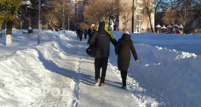 Страсти молодой пары на лавочке в Новосибирске попали на видео | ОБЩЕСТВО | АиФ Новосибирск