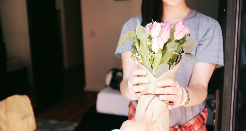 Тюльпаны простоят две недели, что нужно сделать: совет от депутата