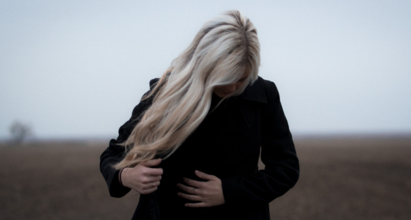 Хит из СССР вернулся: главным трендом весны-2024 стала вещь, которую носили наши бабушки