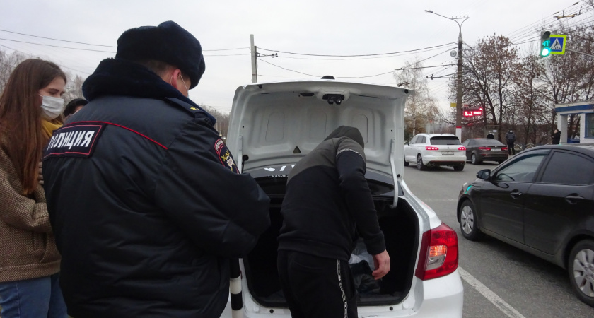 Проверят багажник машины и оштрафуют, если не найдут: вот что будут искать инспекторы