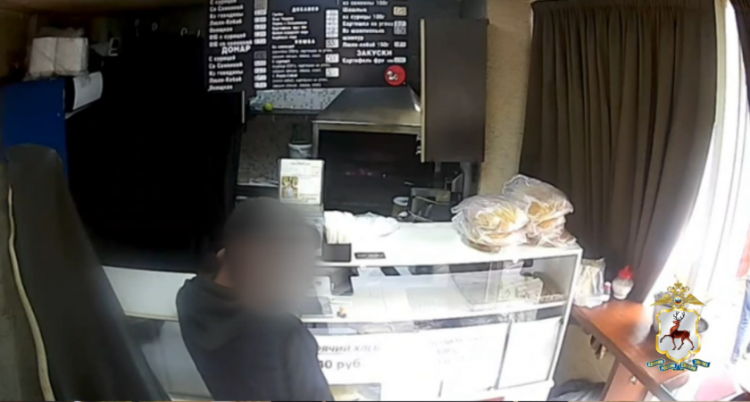 Работник кафе в Автозаводском районе обратился в полицию: у него пропало кольцо за 130 000