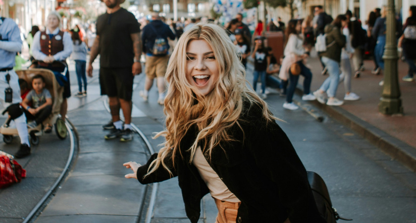 Звезды обещают Овнам новые знакомства, а Тельцам — успех в карьере