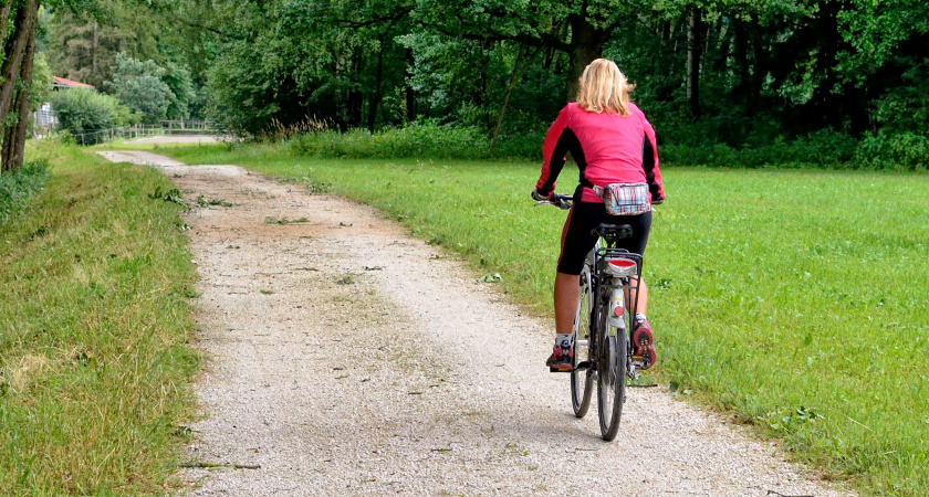 Борьба со стрессом и лишним весом: почему стоит начать кататься на велосипеде