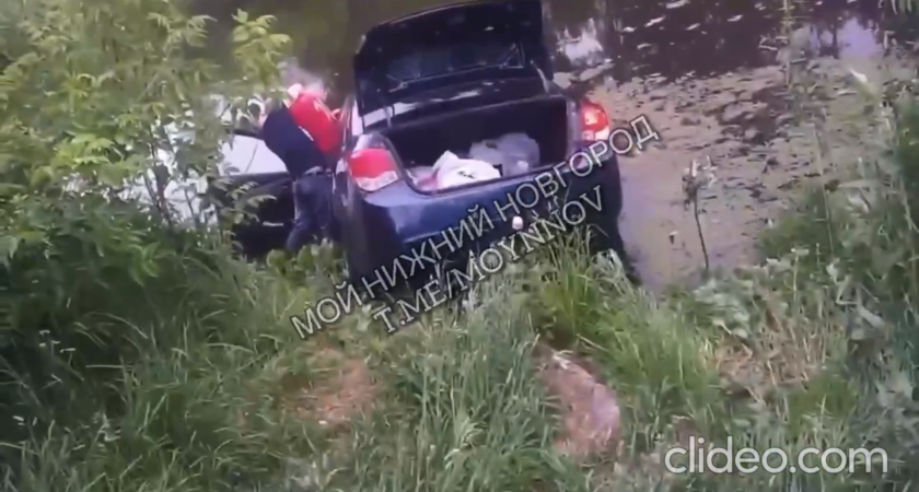 В Московском районе утонула легковушка