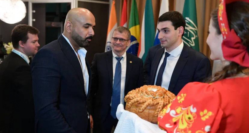 В Нижнем Новгороде с хлебом и солью встретили делегации из Кубы и ЮАР