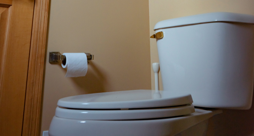 Ржавые подтеки в унитазе исчезнут за час: простое и эффективное средство, которое есть в каждом доме