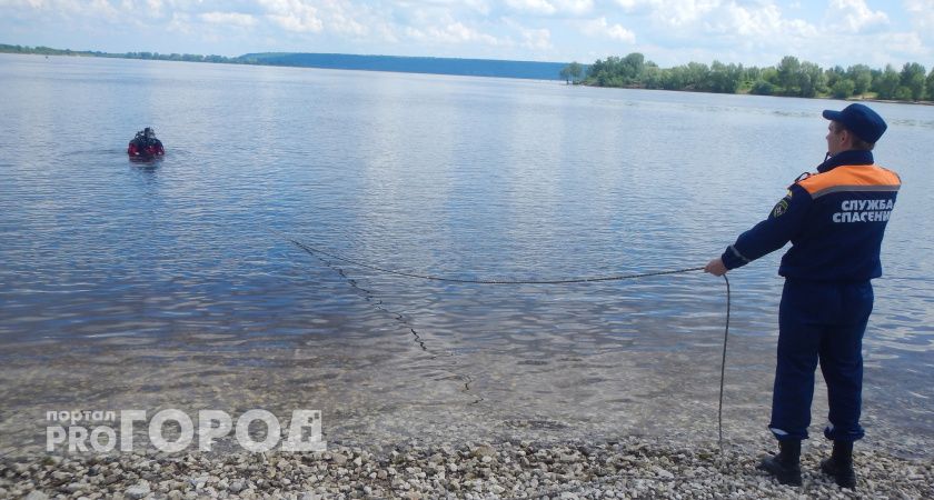 В Чкаловске ищут мужчину, выпавшего за борт во время ремонта буксира