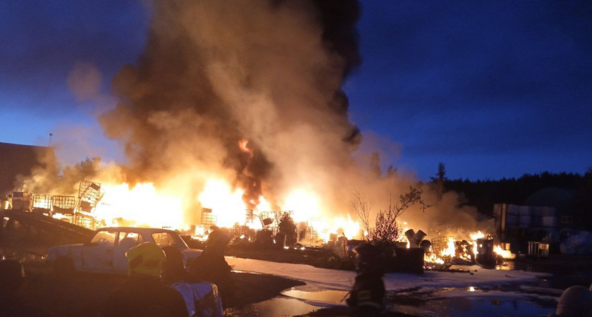 Площадка по утилизации отходов загорелась в Нижнем Новгороде