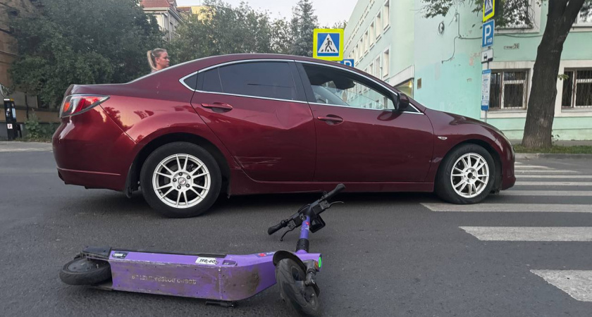 Легковушка сбила троих подростков на одном самокате в Нижнем Новгороде