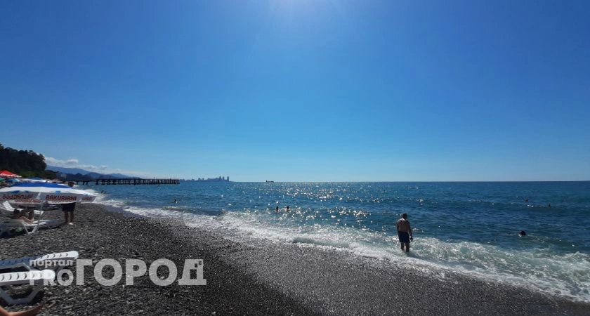 Фото к статье: «Плыву, а навстречу мне фекалии»: российские туристы в ужасе покидают пляжи Черного моря