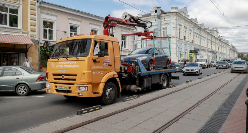 В Нижнем Новгороде объявили войну нарушителям правил парковки: авто увозят прямо со стоянок