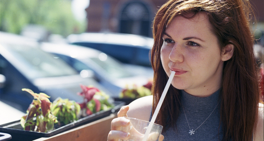 Никогда так не делайте: врач ответил, как газировка может отправить вас в больницу